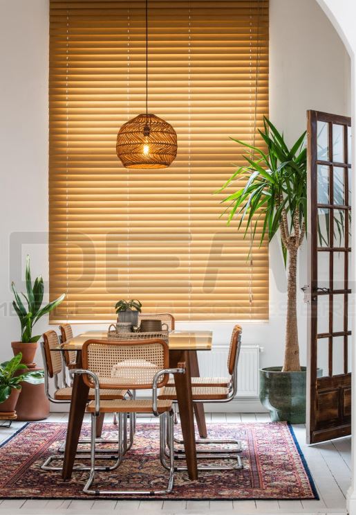 lampa wisząca boho bell nad stołem